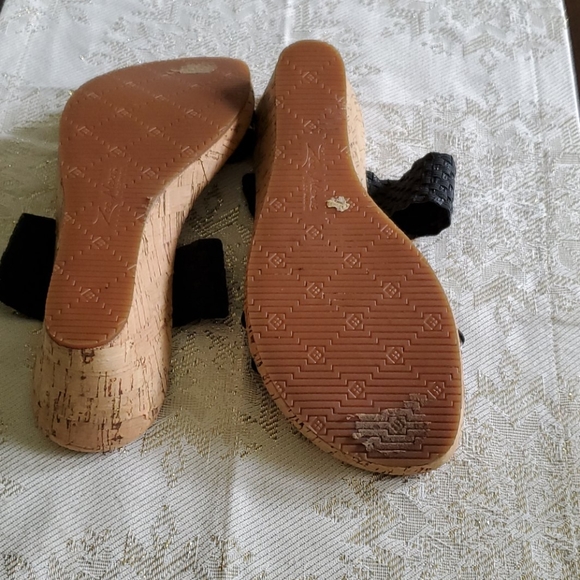 Shoes - Picture 4 of 4